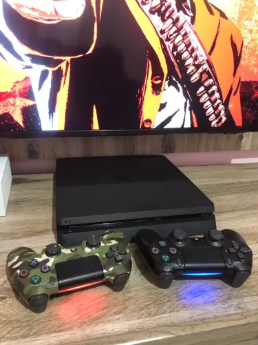 PS4 Slim 