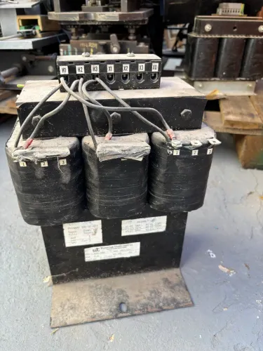 ?Transformador Trifásico 4 KVA 440/480V ? 380/220V Usado - Funcionando