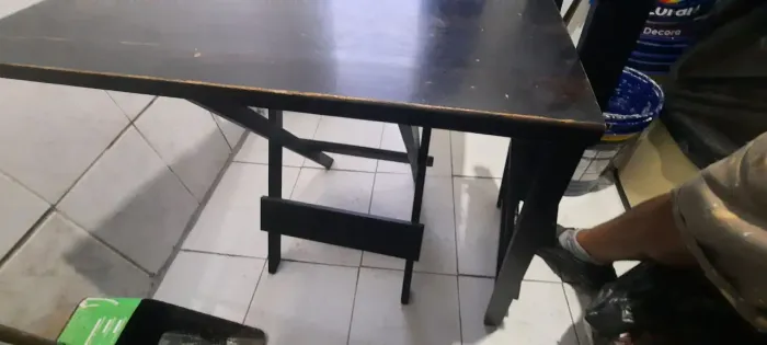 Mesa abre fecha só tenho uma cadeira madera