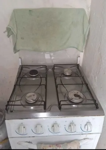 Fogão 4 bocas funcionando perfeitamente,forno não funciona.