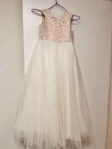 Vestido festa infantil feito sob medida e bordado a mão
