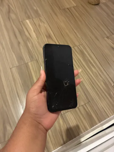 A15 5g semi novo nada trocado só com uns quebrados mas funciona perfeitamente 