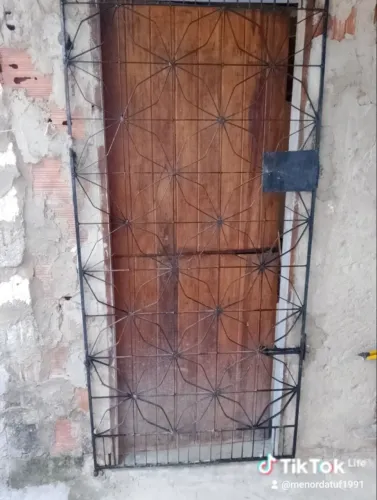 Portão gradeado novo