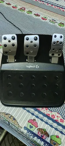 Volante e pedal Logitech G920