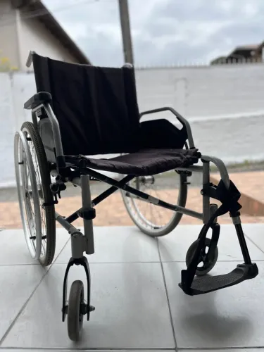 Cadeira de rodas Ottobock dobrável