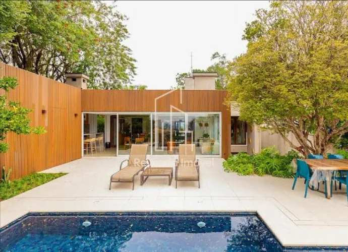 Linda Casa em Condomínio à Venda em São Paulo-SP, Jardim Guedala: 3 Quartos, 3 Suítes, 5 B