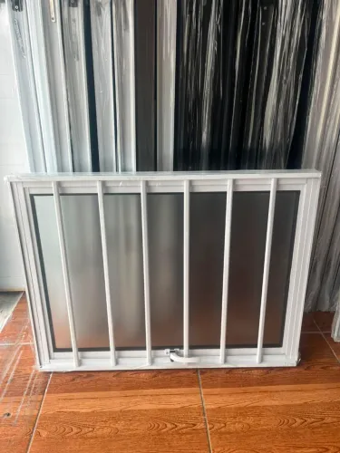 VITRÔ MAXIM-AR BRANCO COM GRADE - 0,60 x 0,80