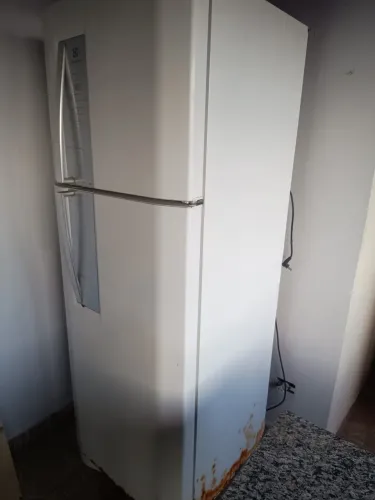 Geladeira com defeito liga mas não gela 110v frosfreee