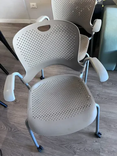 Cadeira Herman Miller Caper com Rodas - 3 Disponíveis