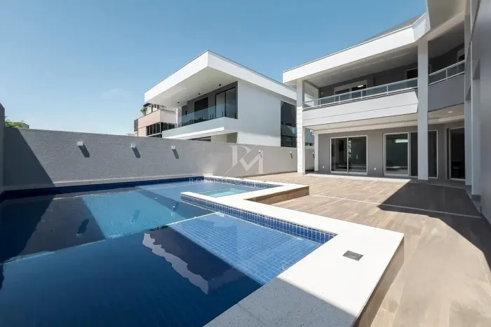 Casa com 5 suítes em condomínio Haras Rio Do Ouro em Balneário Camboriú