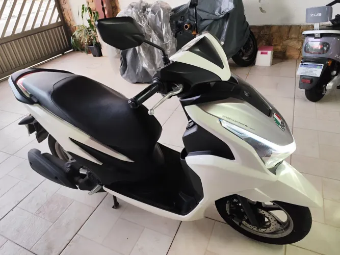 Yamaha Fluo connect hibrid