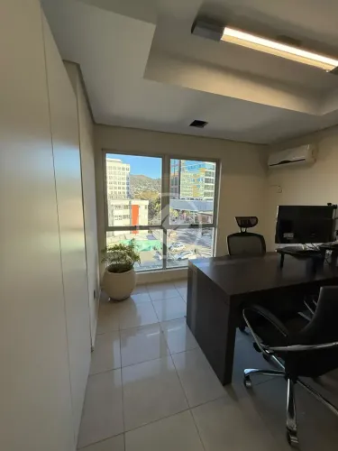 SALA COMERCIAL EM UMA EXCELENTE LOCALIZAÇÃO