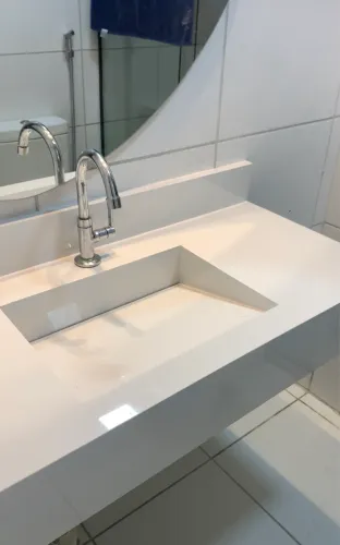 Pia esculpida de porcelanato