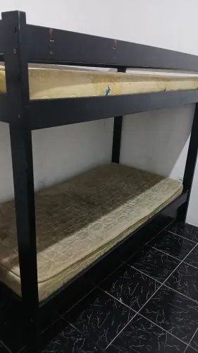 Cama beliche de madeira