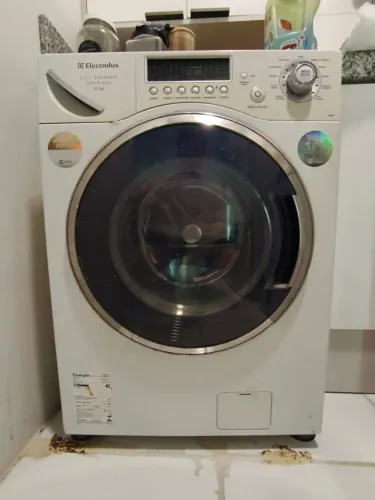 Máquina Lava e Seca Electrolux (para conserto)