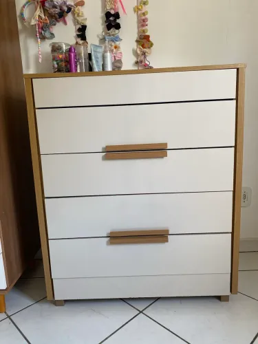 Cômoda Armário bege 4 gavetas