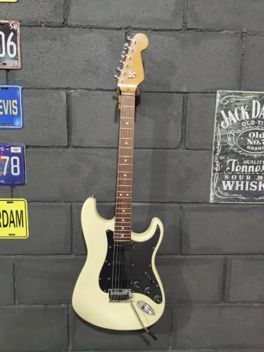 Vendo Fender Strat Plus Deluxe 1997 Olympic White - Made in USA