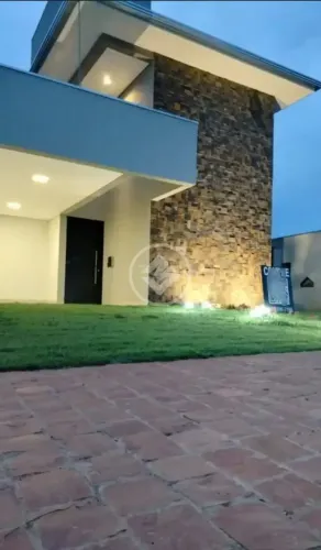 Casa em Condomínio à Venda com 5 Quartos, sendo 4 Suítes - 315,77m² - Shopping Park - Uber