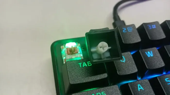 Teclado Mecânico Gamer HyperX Alloy Origins 60% RGB / USB / HyperX Red Switch