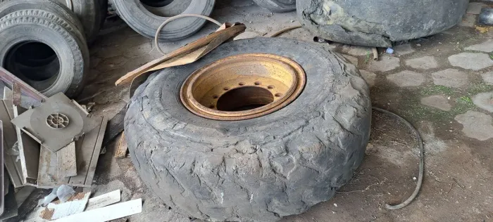 Pneu com roda Pa carregadeira