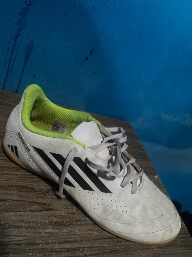 Chuteira adidas usada 2 vezes tamanho 40 semi nova nenhum defeito