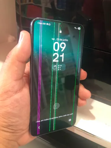 Samsung Galaxy S22 - listras na tela após atualização 