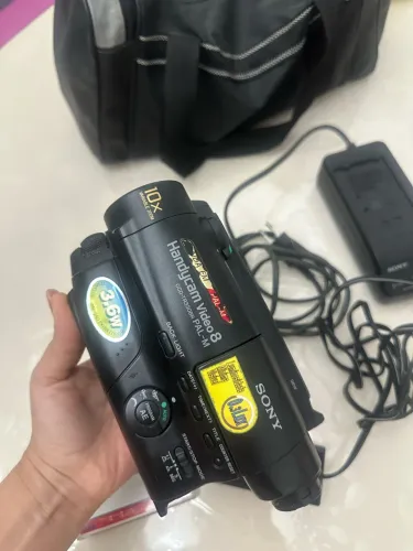 filmadora analógica Sony Handycam (modelo da linha CCD-TR para fitas Video 8)