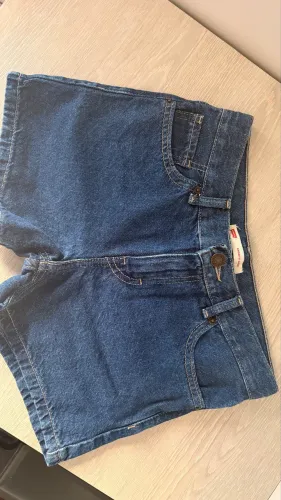 Short levis 10 anos