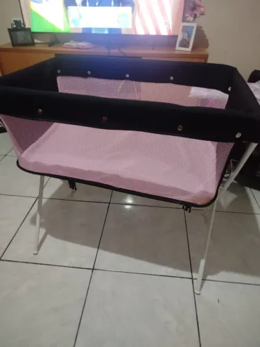 Estou vendendo semi novo , sem marcas de uso ,.so.montei mas minha bb nao dormiu