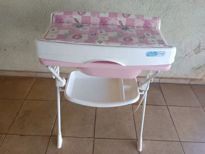 Banheira com suporte e trocador , porta objetos