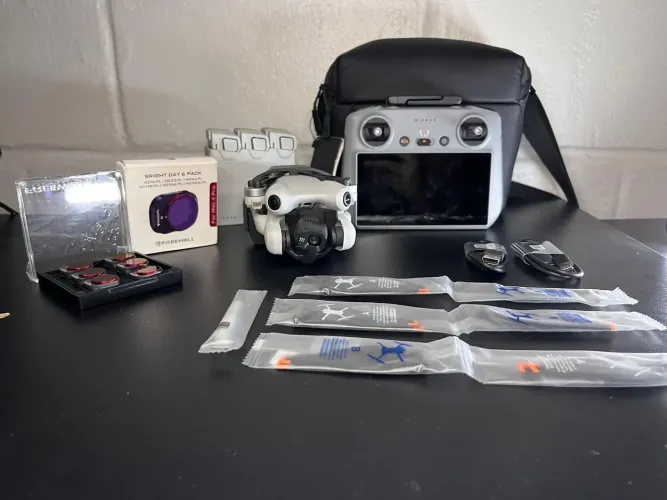 DJI mino 4 Pro + Kit fly more combo