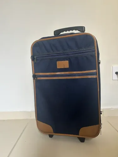 Mala de Rodinhas Azul Marinho com Detalhes em Couro, 10kg, Poucas Avarias