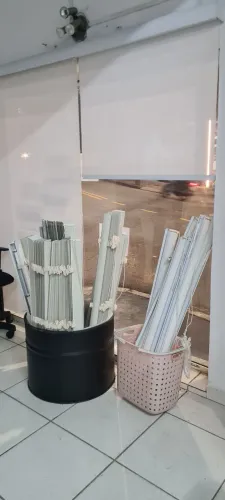 Persianas ou cortinas rolon 