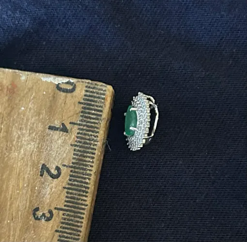 CLASSICOS EM OURO BRANCO 18K COM ESMERALDA E DIAMANTES, 16MM