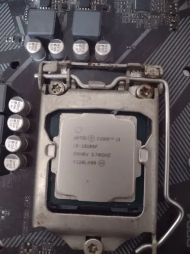 Processador Intel Core i3 10105F de 10ª geração.