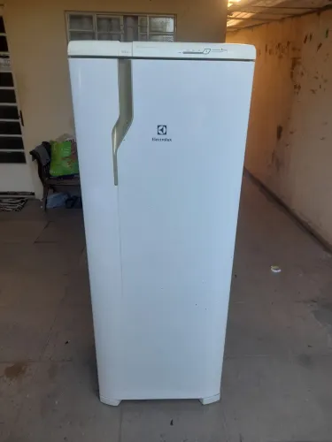 Geladeira Electrolux Frost Free 322L 110V Semi Nova