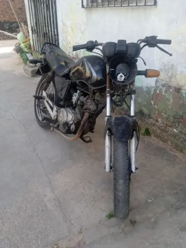 Vendo sucatinha de leilao com alguns reparos pra fazer pra sair do busao