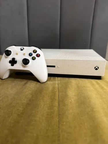 Vendo Xbox One S com 1TB+ controle