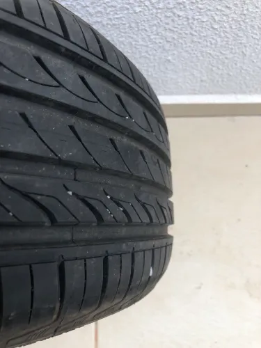 Pneu Delinte 215 40 R18
