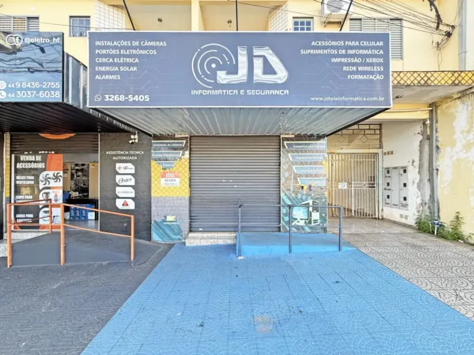 Sala comercial térrea na Avenida Kakogawa em Maringá, com 55 m² e pintura nova