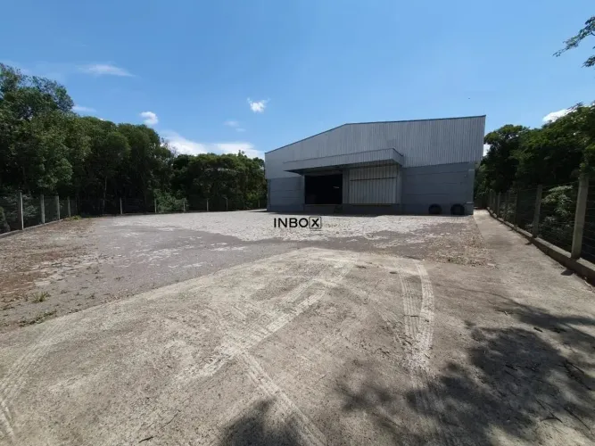INBOX CIA IMOBILIÁRIA ALUGA PAVILHÃO COM 3500M² COM PLATAFORMA PARA CARREGAMENTO ÁS MARGEN