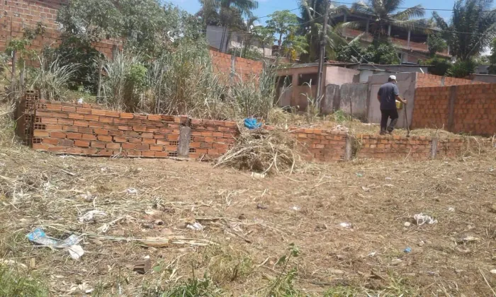 TERRENO EM AREIA BRANCA COM ALVENARIA