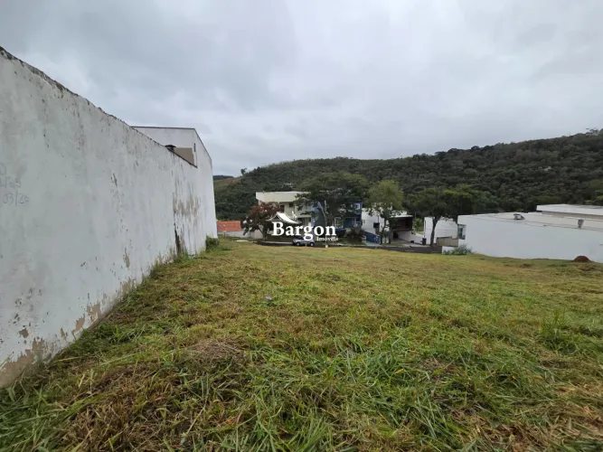 Terreno com 420m² à venda no Condomínio Nova Gramado no Bairro Grama em Juiz de Fora