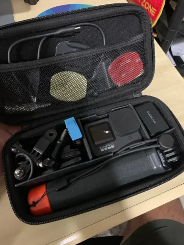 GoPro Hero 9 com acessórios originais , cartão de memória e bateria extra.