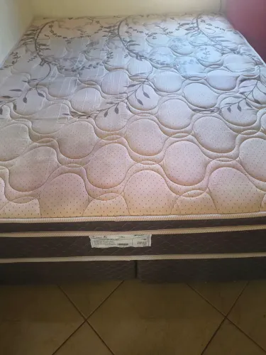 Vendo cama casal Queen