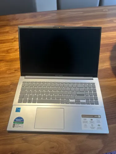 ASUS VivoBook Go 15 Core i3 4GB 128GB - Estado de Novo