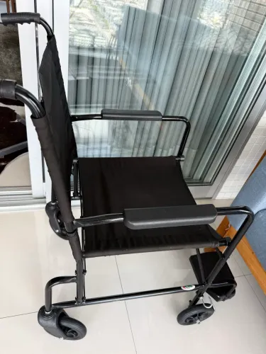 Vendo Cadeira de Rodas 