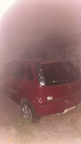 Sucata de carro parado a bastante tempo