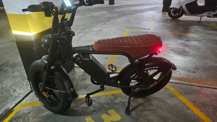 Bike FAT aro 20 elétrica 750W freio hidráulico