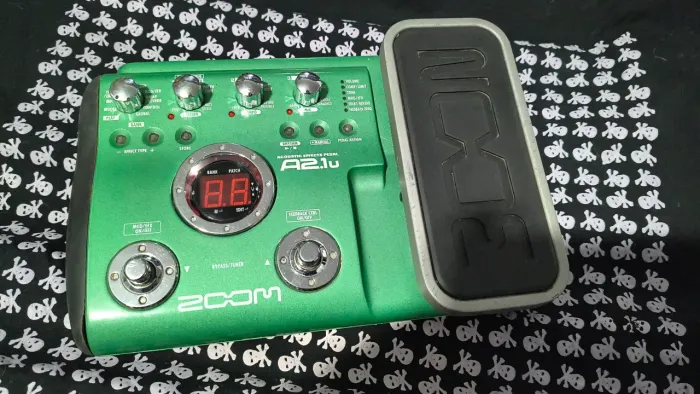 Pedaleira Zoom A21u 